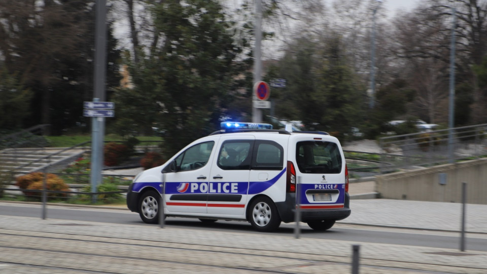 Lyon : surpris en train de tracter une moto, ils l'abandonnent dans un buisson