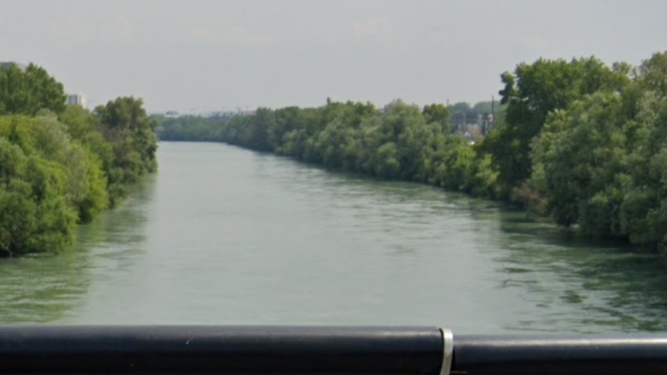 Villeurbanne : surpris par des policiers, il se jette dans le Rhône et manque de se noyer