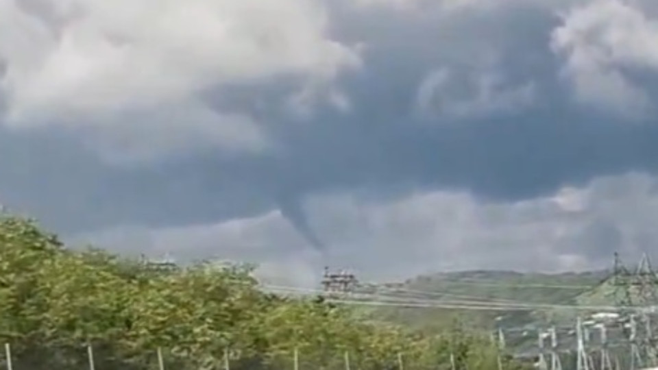 Un tuba observé dans le ciel près de Lyon : c'est quoi cette tornade inoffensive ?