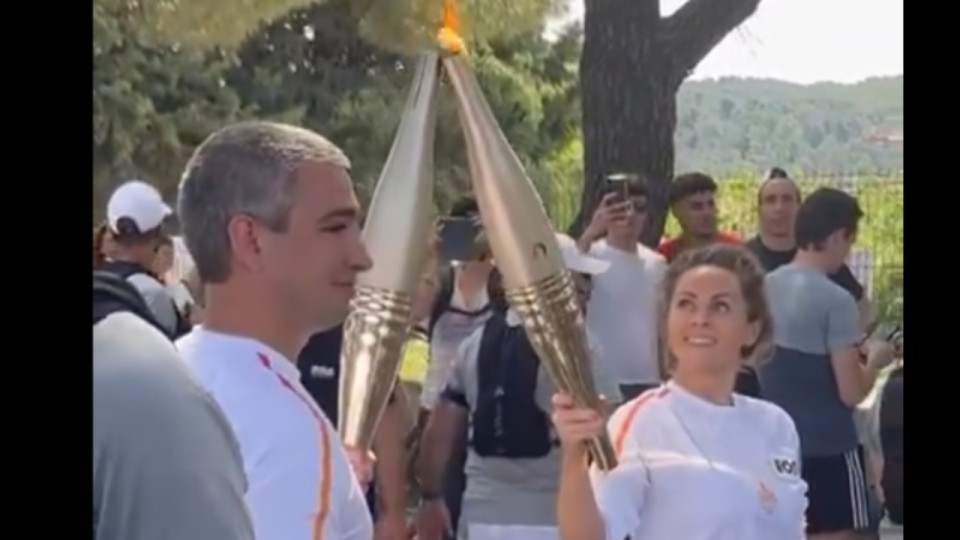 Yann Cucherat porte la flamme olympique et tacle les écologistes lyonnais