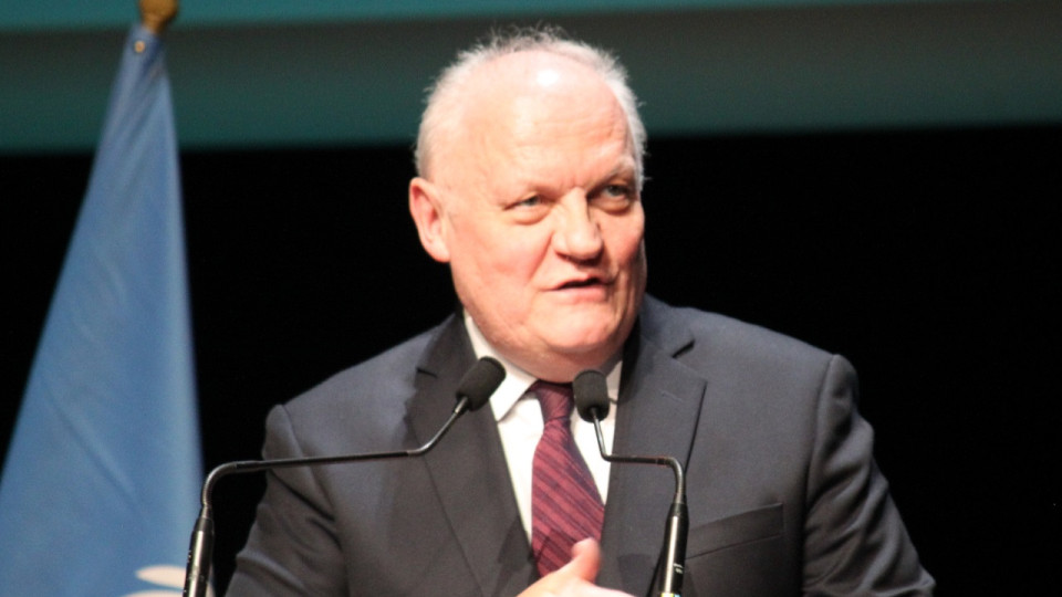 François Asselineau présent à la Bourse du travail de Lyon pour les élections européennes