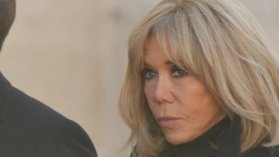 Erik Orsenna, Brigitte Macron, Eric-Emmanuel Schmitt : des centaines de personnes aux obsèques de Bernard Pivot dans le Rhône