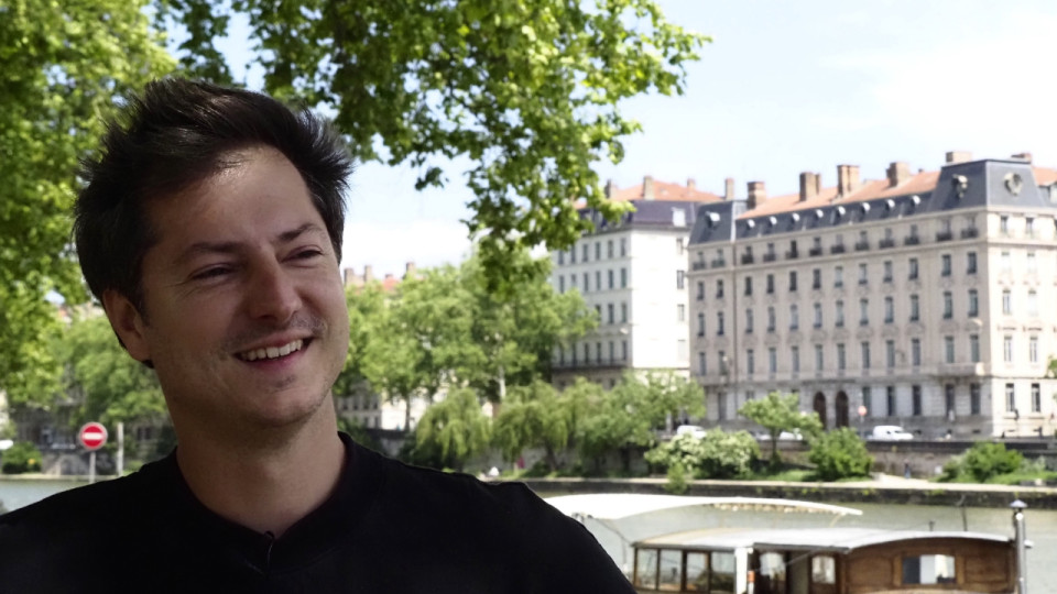 “Faire rire les angoissés et angoisser les non-initiés” : dix questions à l’humoriste écolo Nicolas Meyrieux avant son spectacle à Lyon