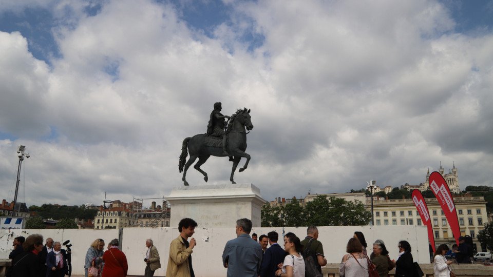 Lyon : la statue de Louis XIV a retrouvé sa place à Bellecour