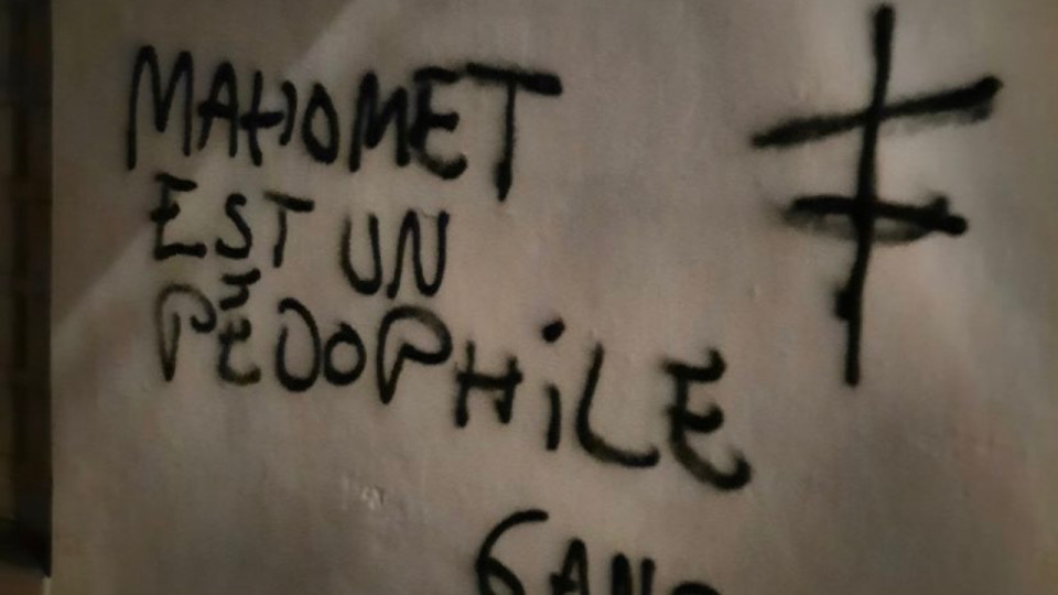 "Mahomet est un pédophile" : des tags islamophobes découverts sur une mosquée de Lyon