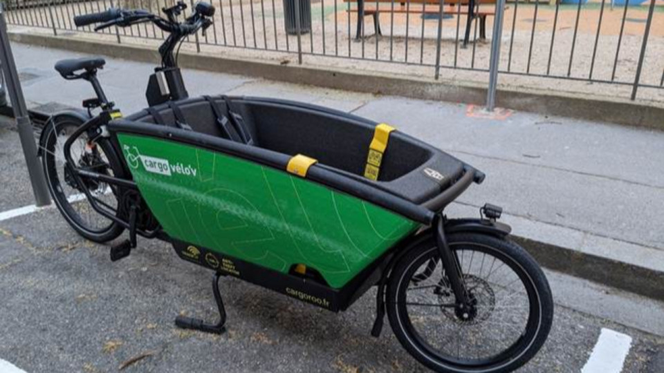 Avec 3200 emprunts en 14 mois, la Métropole de Lyon évoque le "franc succès" du Cargo Vélo'v