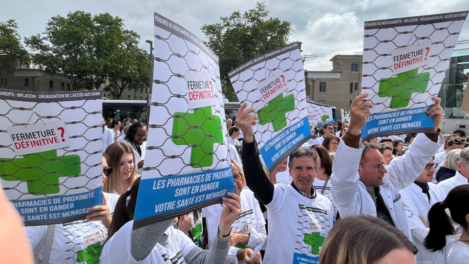 "Allô Elysée, Allô Elysée !" les pharmaciens en grève à Lyon espèrent être entendus