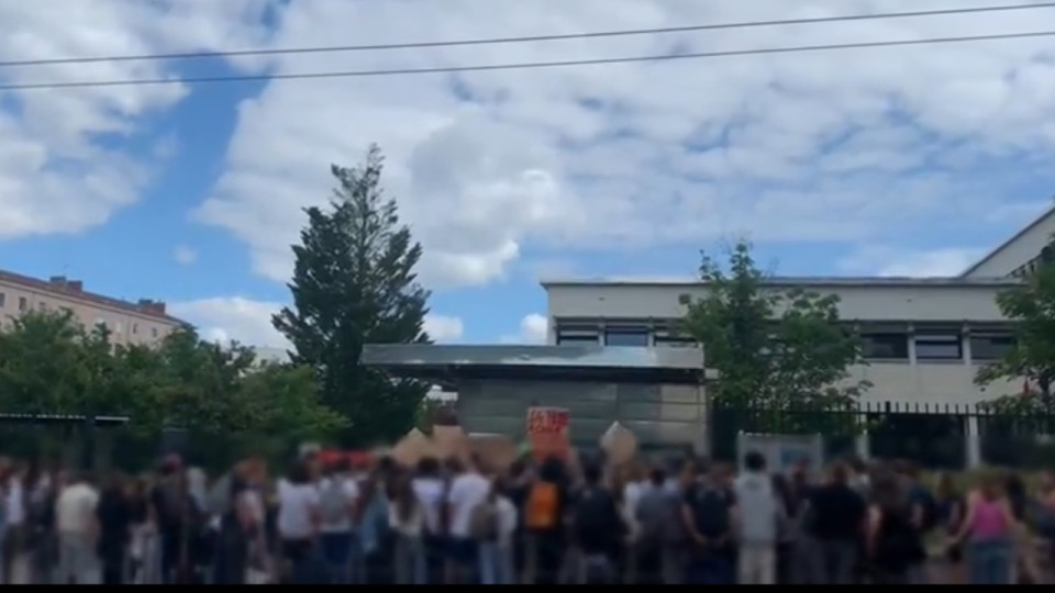 Lyon : un lycée bloqué aux cris de "Bardella, casse toi"