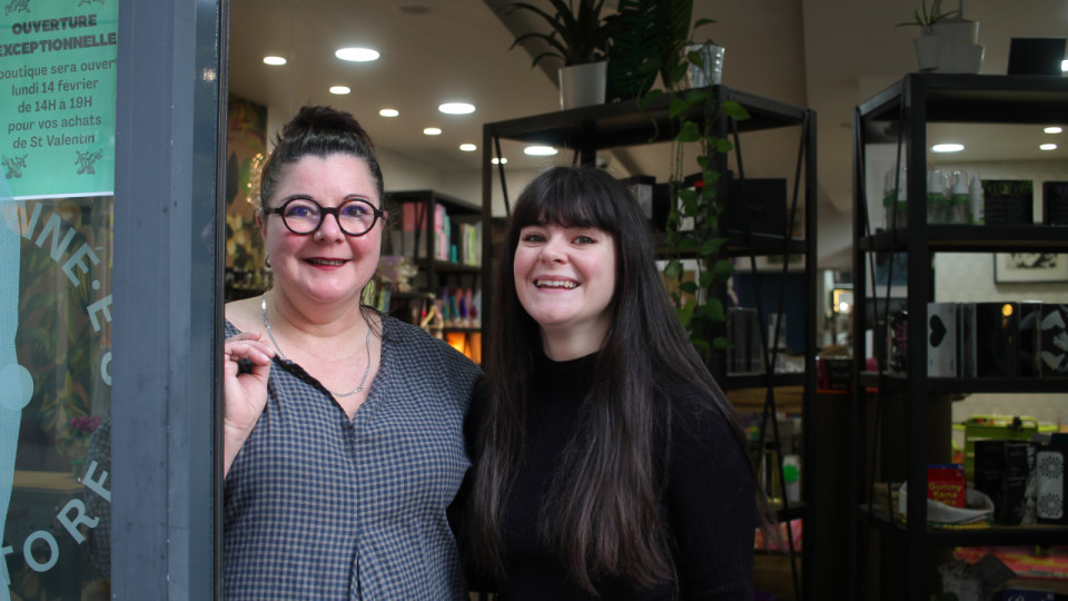 "Quatre ans les mains dans les sextoys" : une mère et sa fille ouvrent un lovestore à Lyon