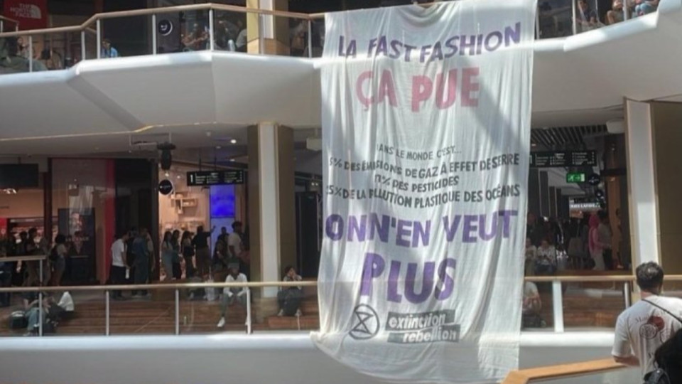 "Atmosphère nauséabonde", "La fast-fashion c'est terminé" : Extinction Rebellion Lyon s'attaque à la Part-Dieu