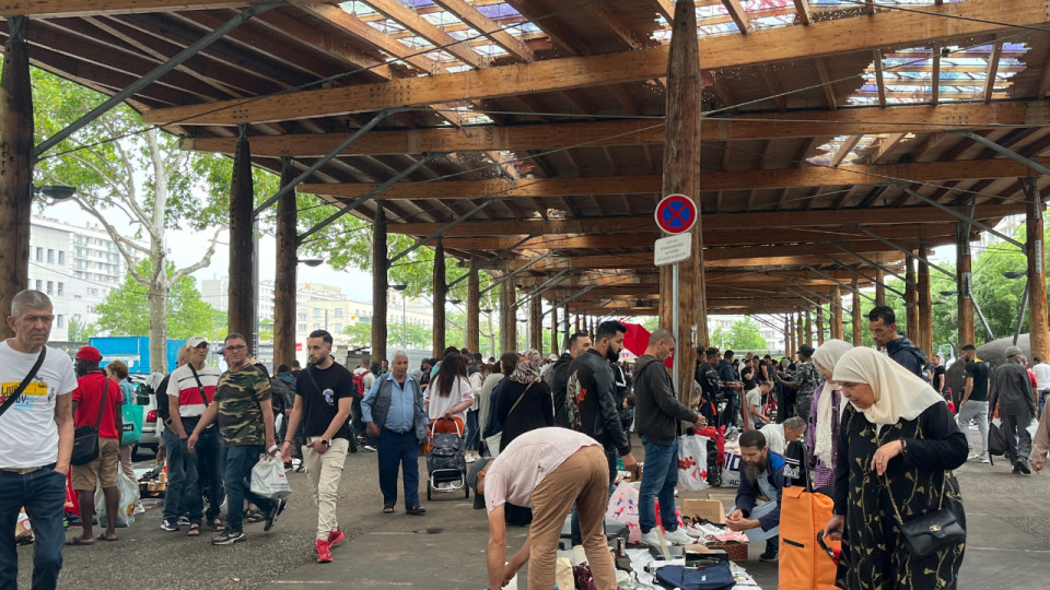 Marché clandestin du 8e à Lyon : la mairie trouve que l’Etat n’en fait pas assez