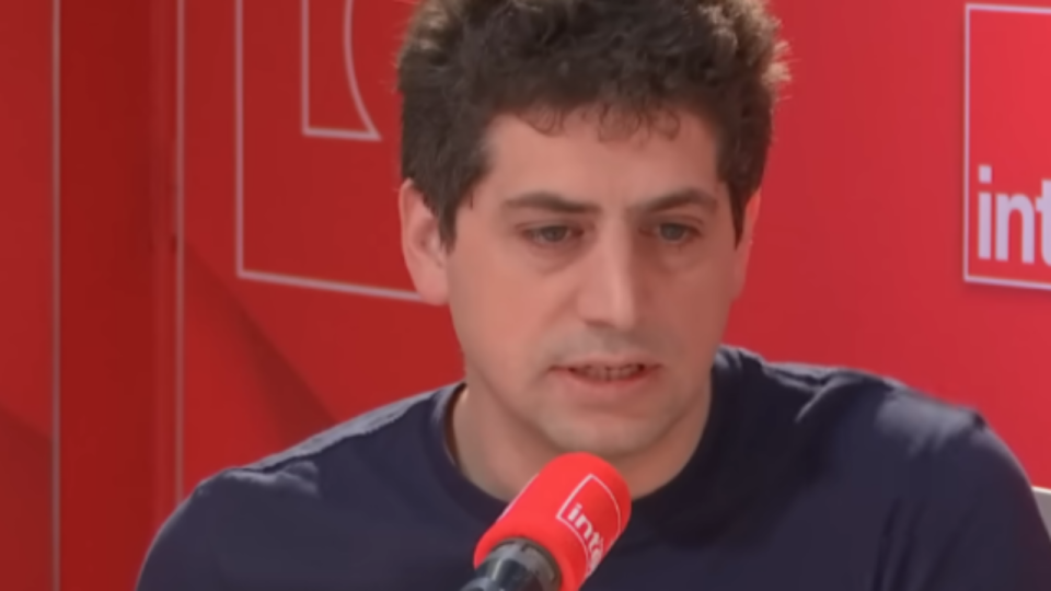 Michaël Zemmour, star des plateaux télévisés et des réseaux sociaux, est professeur à Lyon