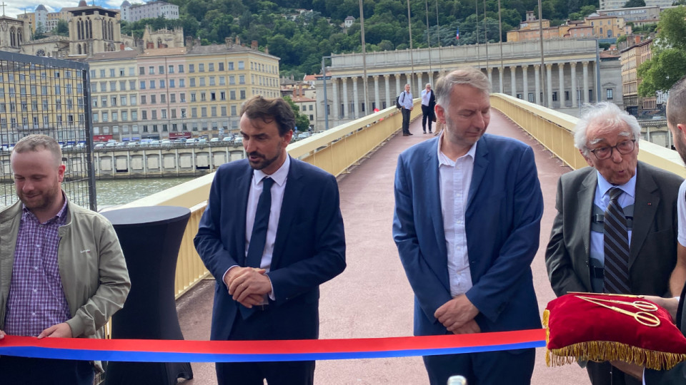 La passerelle du palais de justice de Lyon renommée passerelle Pierre Truche