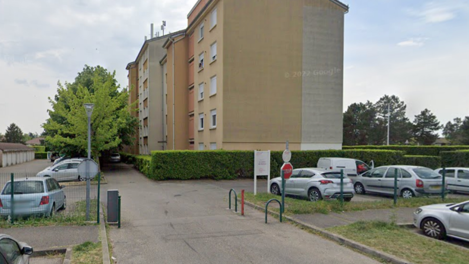 Près de Lyon : un immeuble en proie aux flammes, des blessés à déplorer