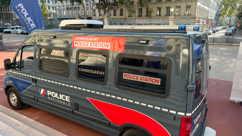 Lyon : un commissariat mobile au Groupama Stadium pour les JO 2024