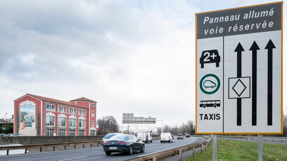 Voies de covoiturage sur la M6/M7 à Lyon : la date d’activation des radars officiellement fixée
