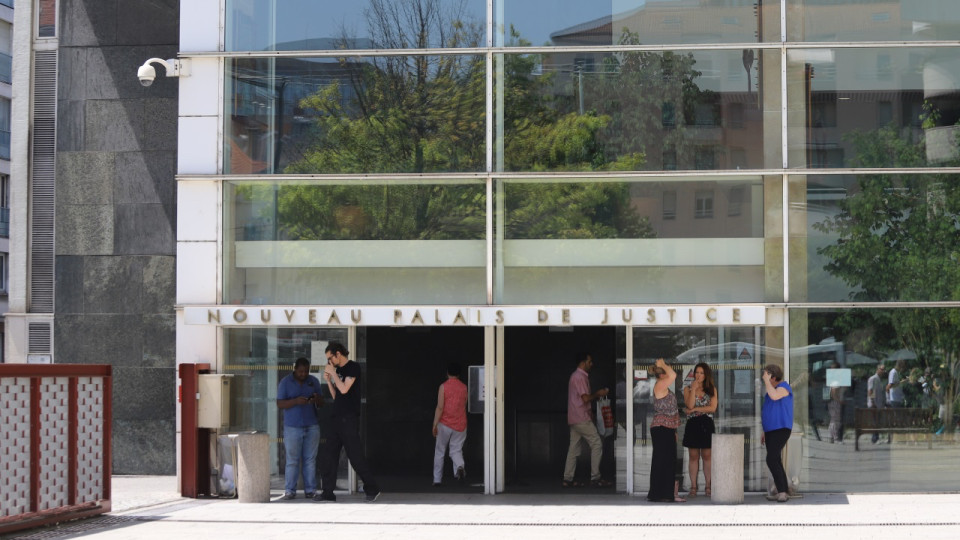 Lyon : prison avec sursis pour un chauffeur de taxi ayant embrassé une jeune fille handicapée