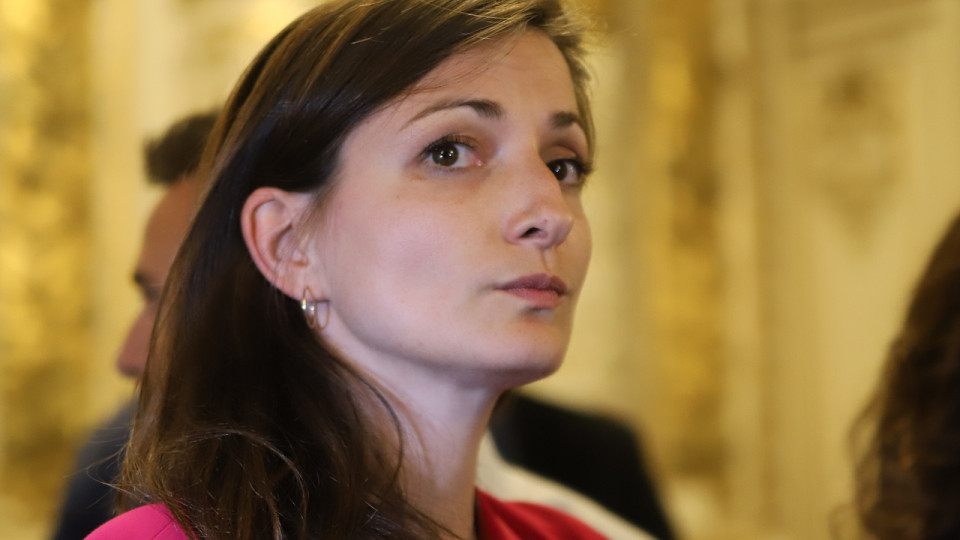 Lucie Castets "sexuellement incorrecte" : Marie-Charlotte Garin saisit l'ARCOM