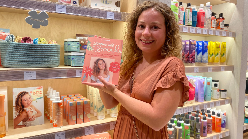 Après l'ouverture de son deuxième salon à Lyon, Laureen Schein (La Belle Boucle) sort son premier livre