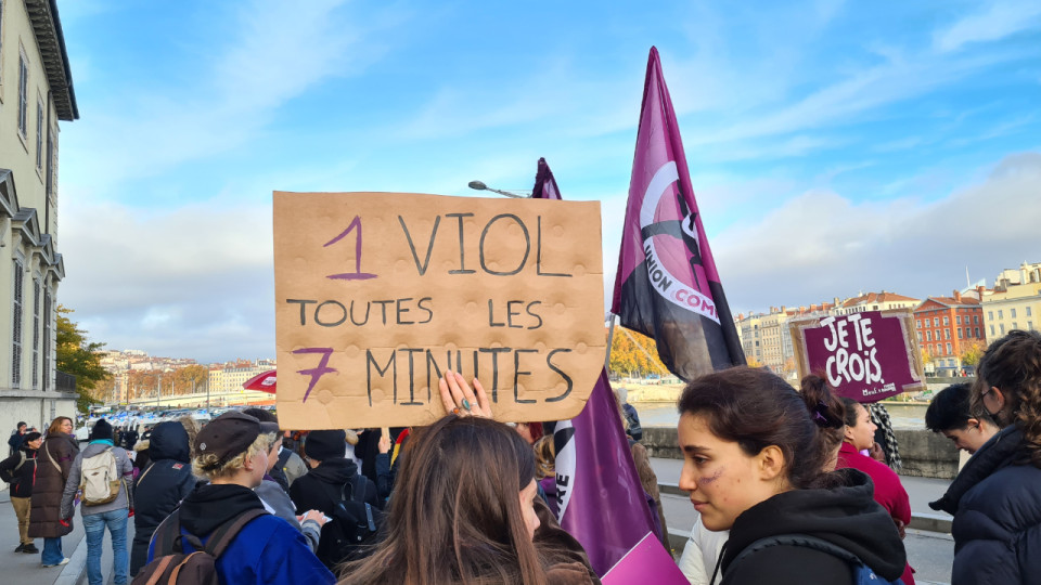 Près de Lyon : une manifestation de soutien à Gisèle Pelicot et aux victimes de viols
