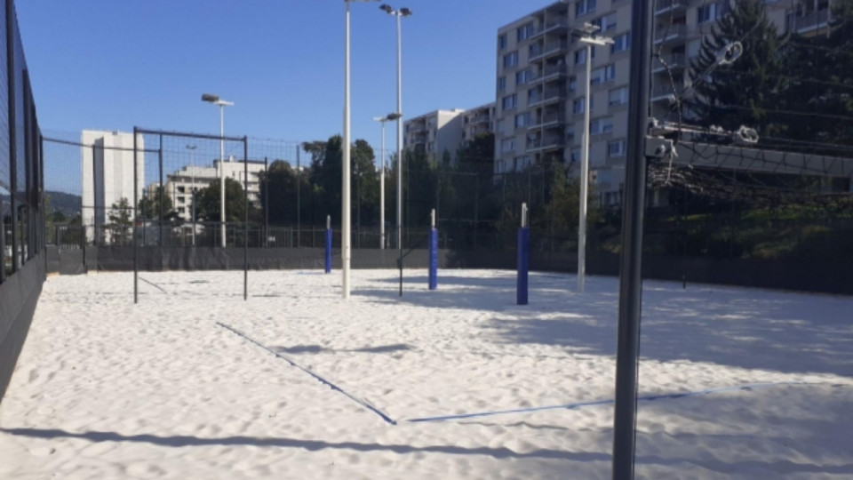 Lyon : trois terrains de beach-volley inaugurés au stade Grégory Coupet