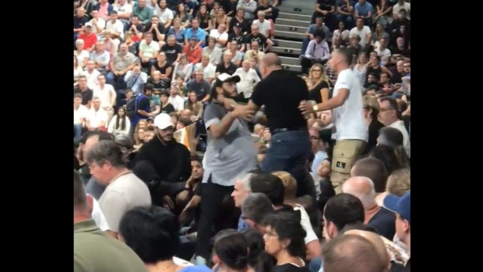 Villeurbanne : match de l'ASVEL perturbé par des pro-palestiniens, des coups échangés avec le public