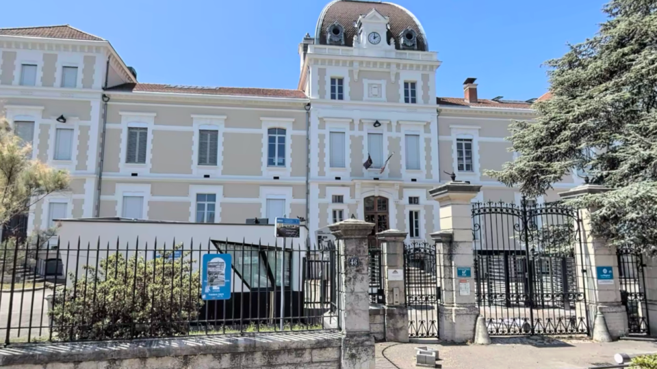 Villeurbanne : son portable confisqué, il fracture le nez de son professeur