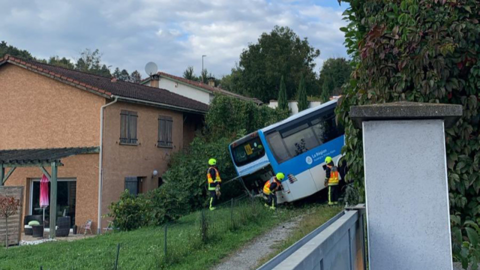 Près de Lyon : accident de car scolaire, au moins six blessés et 75 pompiers mobilisés
