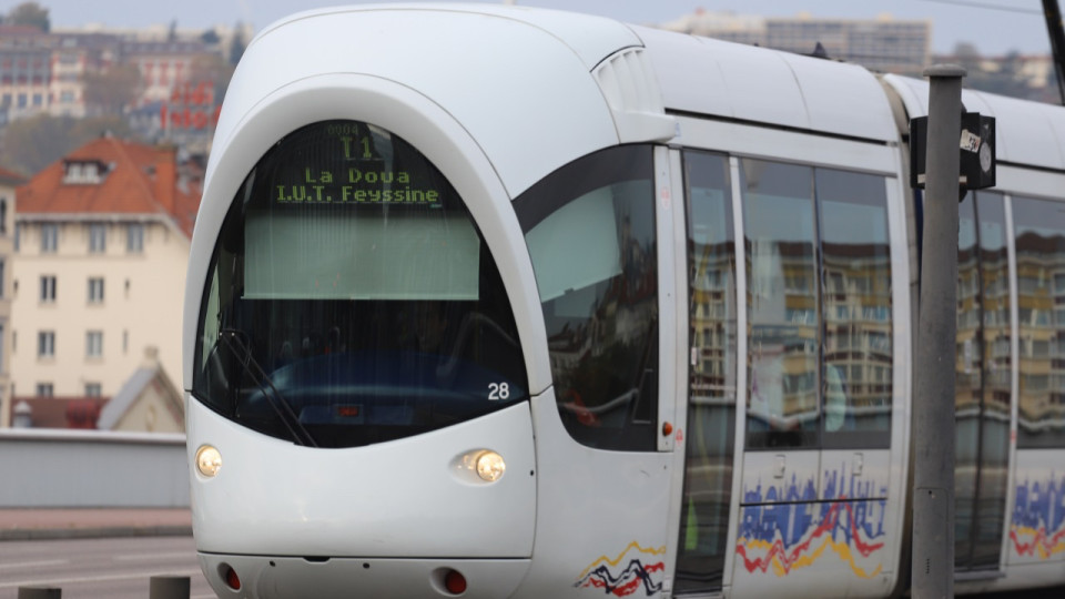 Villeurbanne : une jeune femme percutée par le tramway T1