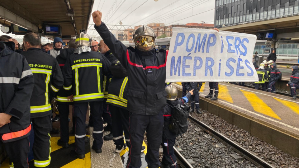Lyon : blocage de la gare Part Dieu et du périphérique, la colère des pompiers est montée d’un cran ce mardi