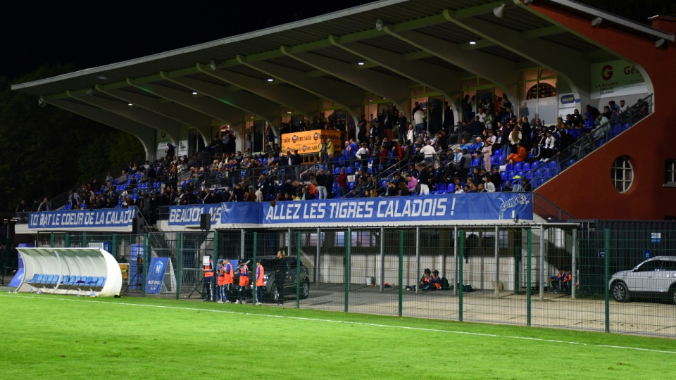 Villefranche-sur-Saône : un supporter identifié après avoir traité de "bamboula" un joueur de son équipe