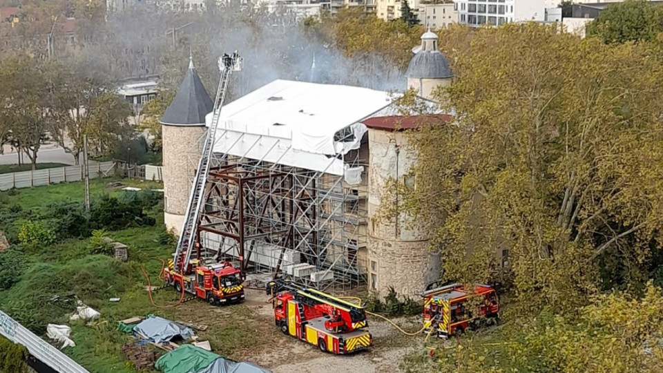 Lyon : feu de toiture au château de la Motte du parc Blandan