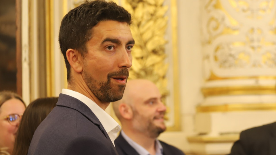 Benjamin Badouard évoque un "petit détour" pour le personnel des hôpitaux à cause de la Voie Lyonnaise n°12, la droite se fâche