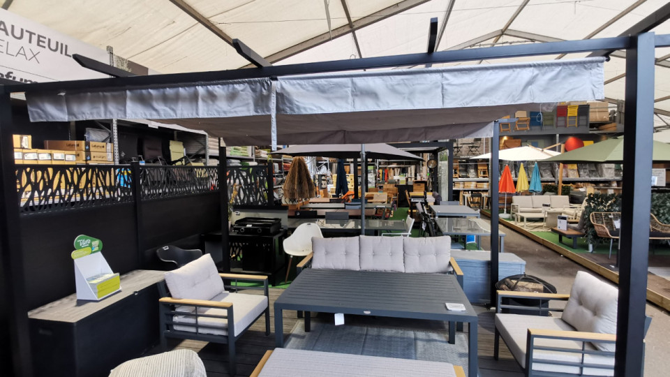 Fermé depuis les inondations, Castorama Givors rouvre ses portes