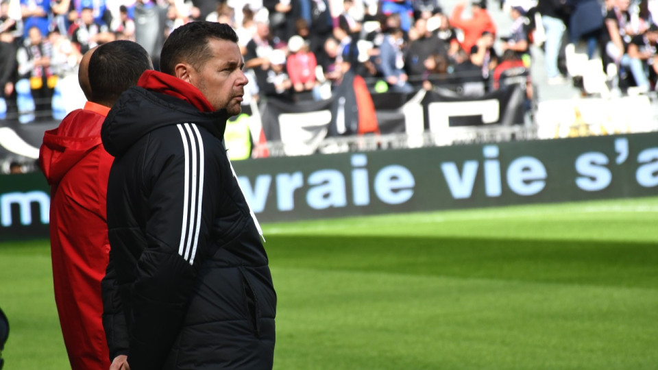 Pierre Sage critique la première mi-temps de ses joueurs à Lille : "On était indigne d’être l’Olympique Lyonnais"
