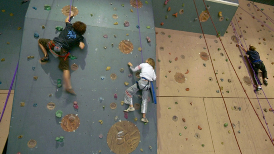Lyon : un homme fait une chute mortelle au mur d'escalade de Confluence