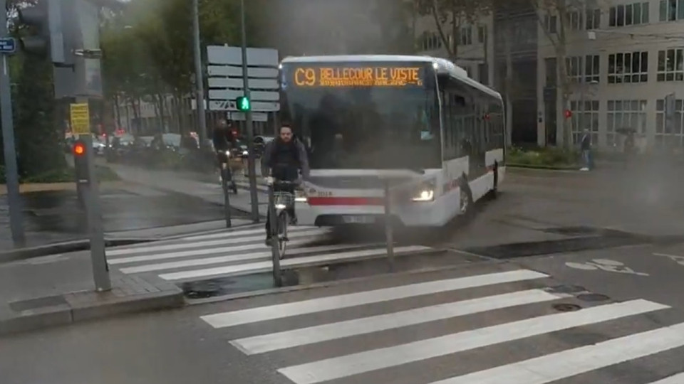 Lyon : un grave accident bus-vélo évité de justesse