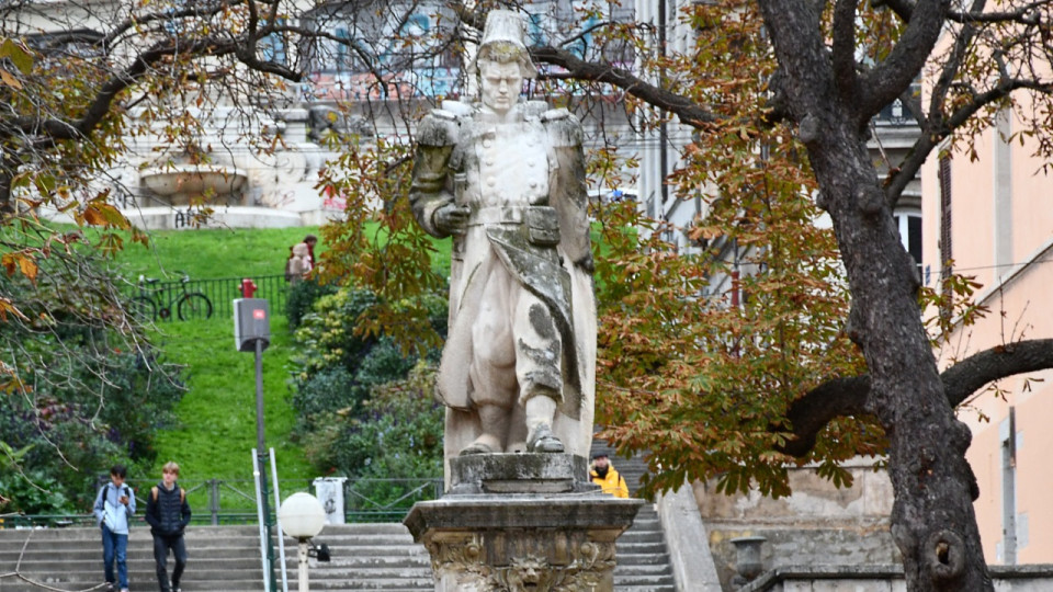 "Glorifier la colonisation" : la statue du Sergent Blandan à Lyon est-elle en sursis ?