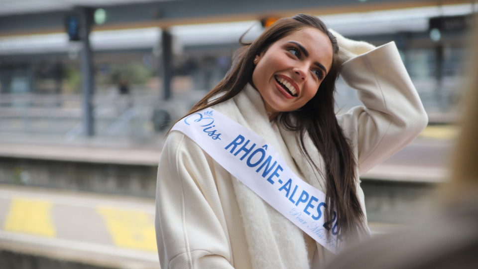 Miss France 2025 : les photos officielles d'Alexcia Couly, Miss Rhône-Alpes 2024, dévoilées