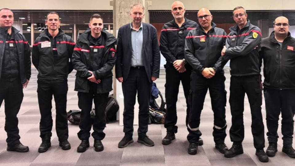 Grève des pompiers du Rhône : un campement installé pour dormir devant la Métropole de Lyon