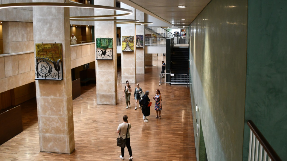 Près de Lyon : son ami lui vole sa voiture et une femme le percute