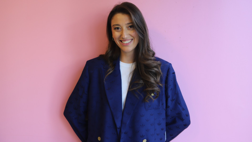 "A la base, je suis docteure en pharmacie et ingénieure" : la chanteuse lyonnaise Charlie Oz a sorti son premier EP