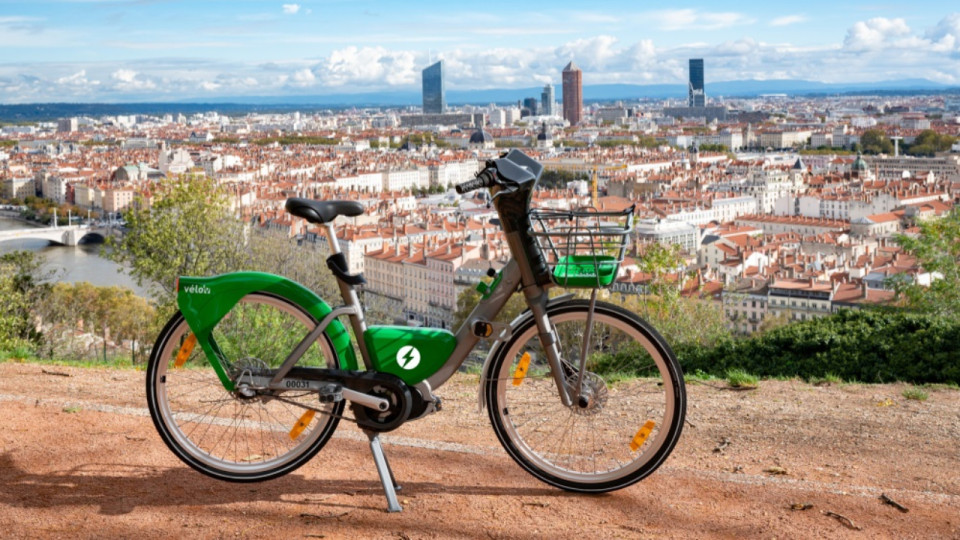 Lyon : le nouveau Vélo'v électrique (vert) sera déployé en une seule nuit