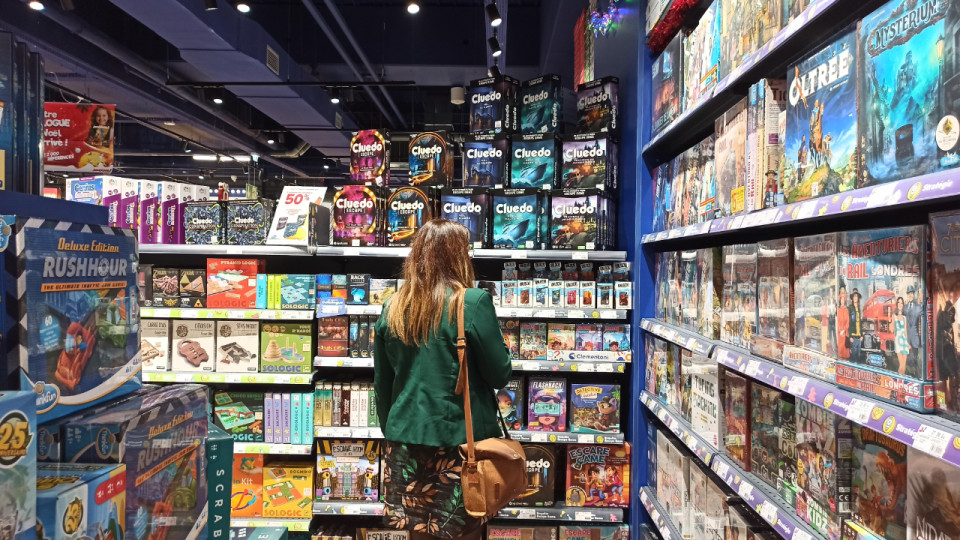 "Noël, c’est de plus en plus pour les petits et les grands" : les kidultes boostent le marché des jeux à Lyon