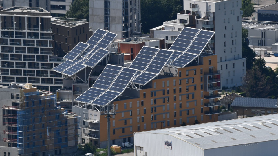 La Métropole de Lyon va doter 8 parkings d'ombrières photovoltaïques