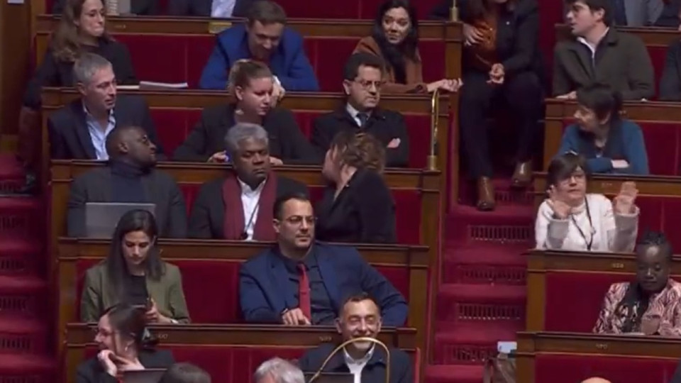 "On s'en fout !" : l'hommage à un député décédé a été perturbé par une élue de la région