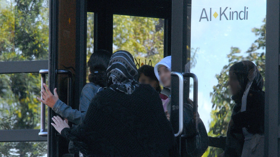 Livres sur le djihad, homophobie, tenues imposées pour les filles... Le lycée Al-Kindi dans la tourmente