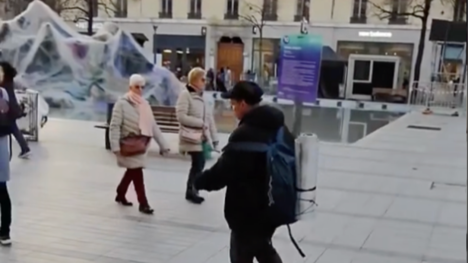 Lyon : un TikTokeur confronte un harceleur de femmes sur la place de la République  