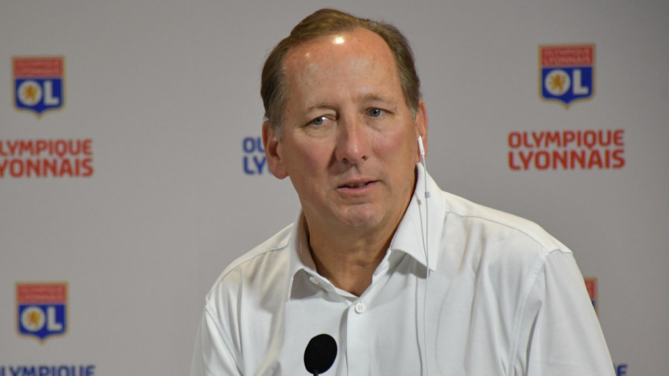 "Tu ne comprends rien au football" : les SMS assassins entre John Textor (OL) et Nasser al-Khelaïfi (PSG)