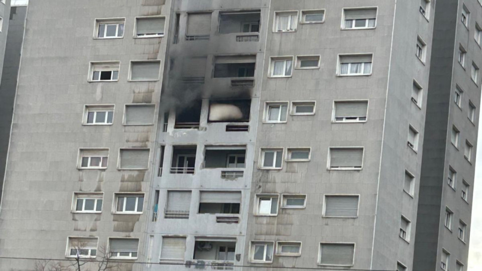 Vénissieux : un important incendie se déclare sur un balcon